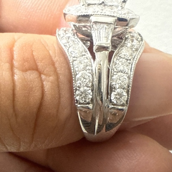 14K White Gold 4 CTTW Diamond Ring Size 7 - Picture 2 of 4